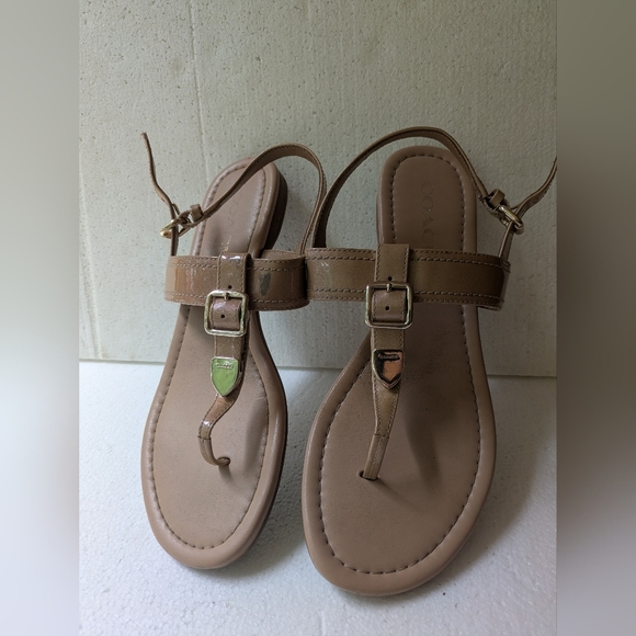 Coach Tan Patent Leather Thong Flat Sandals Size 7.5B - Picture 1 of 8